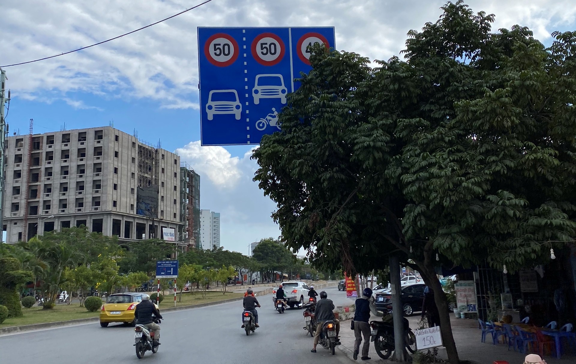 Một số bất cập về biển báo khu vực trung tâm thương mại Aeon – Mal